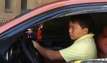 【图】一汽森雅车主一日蹿红停车帝封号加身