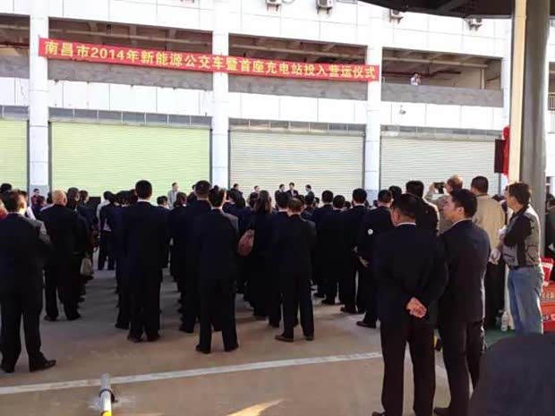 【江西常务副省长莫建成检阅比亚迪E6和秦_江