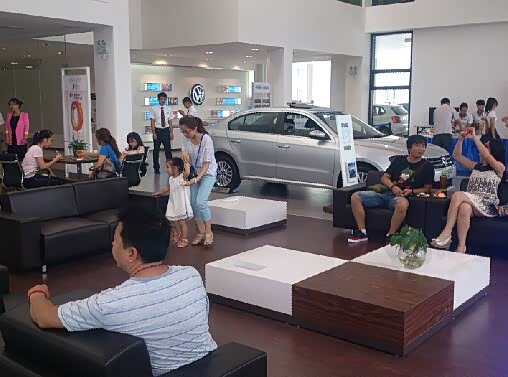 【金晟源上海大众首演南宁小苹果现场热舞_金