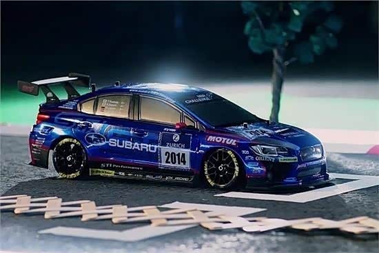 【斯巴鲁WRX STI挑战多米诺骨牌新玩法_斯巴