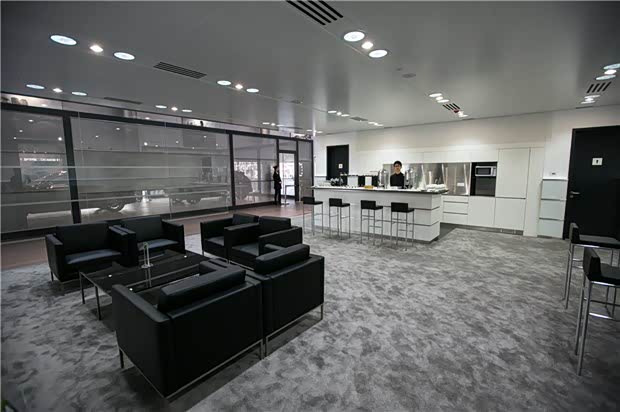 【庆乔迁 沈阳铁西保时捷中心百万大回馈_沈阳