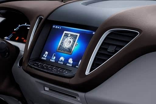 【图】纳智捷 5 Sedan 行驶在路上的移送森林