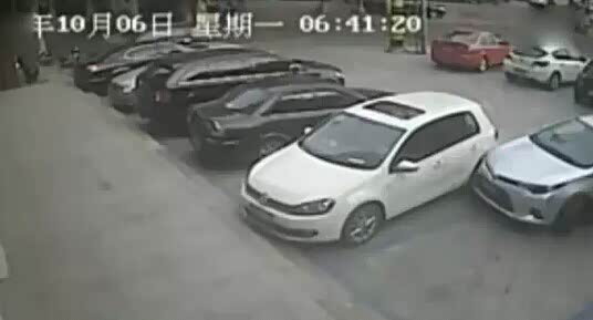 【江阴悲催倒车哥 看看如何正确倒车入库_长丰