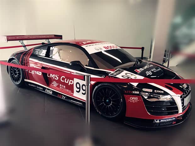 【新元素99号奥迪R8 LMS战车空降展厅_成都