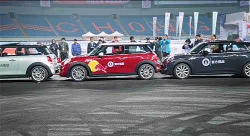 【教你怎样抢车位 看韩岳大师如何再破世界纪