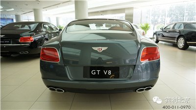 宾利三里屯展厅新车到店:迅雷蓝GT V8