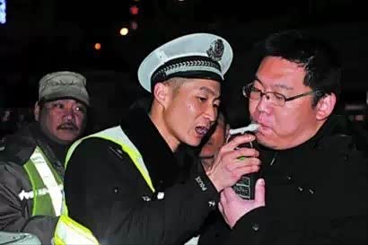 【元旦实施驾照新规吗 再误传要拉出去打!_仁