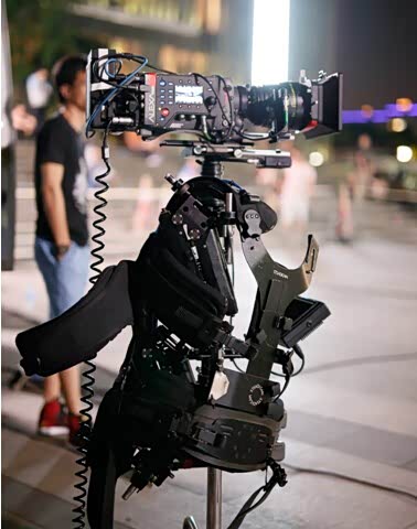 【野帝都会版剧组拍摄设备真是高大上!_佛山华臻汽车新闻】-汽车之家