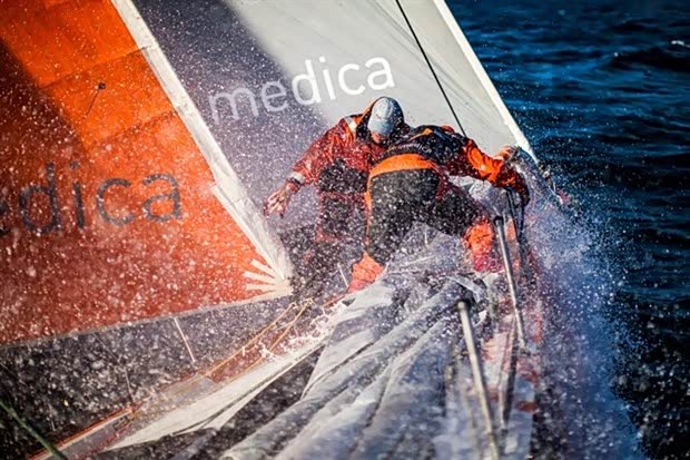 【沃尔沃环球帆船赛三支船队西班牙环岛拉_揭