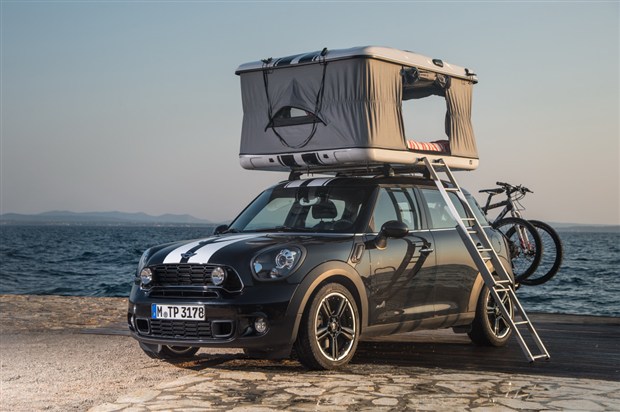 mini countryman all4露营车配有独特的车顶帐篷,车子行驶时还可以用