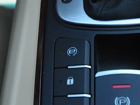 【图】全新荣威550上市献礼 众人鼎沸上市现场