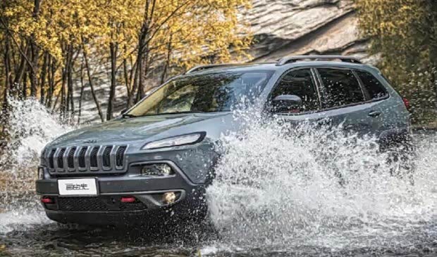 【洪涝见义勇为利器50万级SUV涉水能力比拼