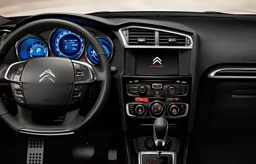 【易中天做客开讲啦 畅谈向前的力量_徐州神龙