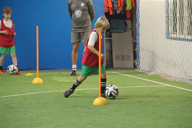 【沃尔夫斯堡足球学校中国行抵达长春_南阳众