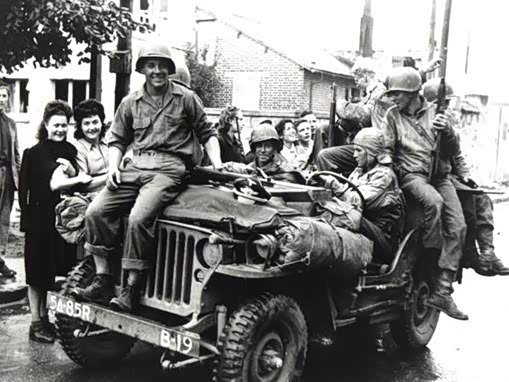 【战场老兵重焕新生粉丝向老兵威利斯致敬_庞大泉天新闻】-汽车之家