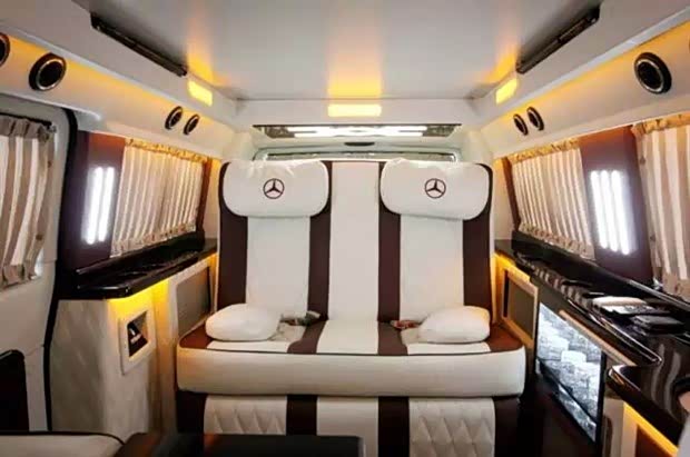 【开奔驰房车 新年持中国驾照去境外潇洒_嘉兴