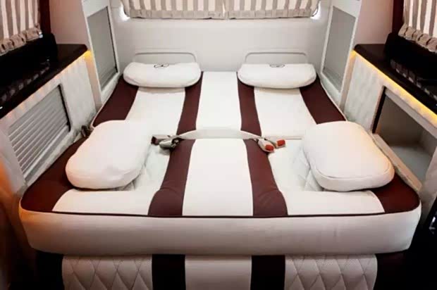 【开奔驰房车 新年持中国驾照去境外潇洒_嘉兴