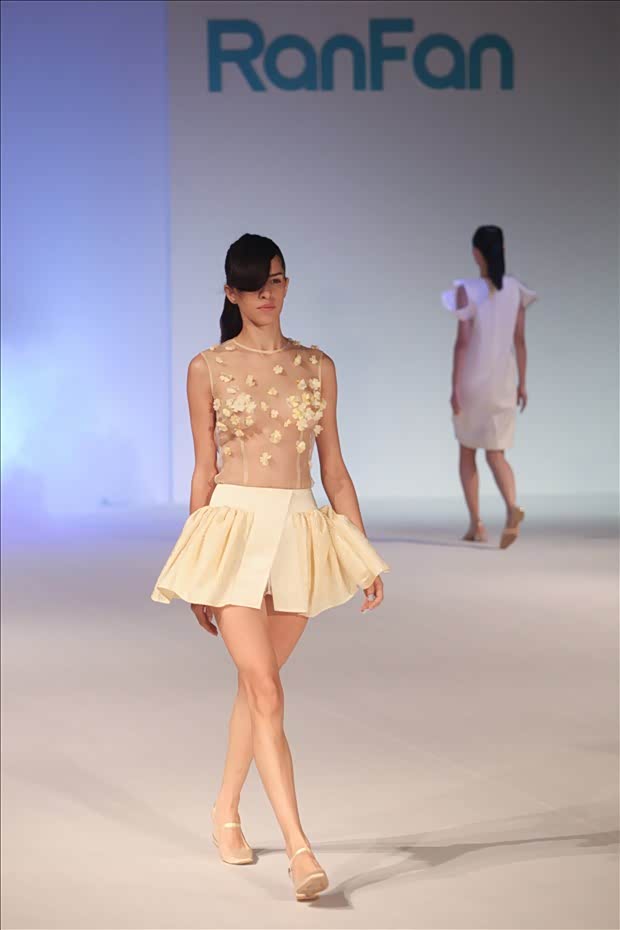 【梅赛德斯-奔驰鼎力支持中国先锋设计师-范然