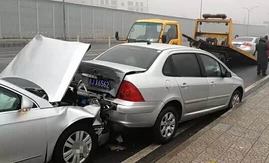 【如果撞了车 这些内容保险公司不赔你_潍坊瑞