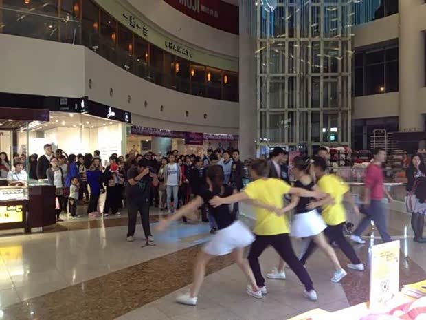 【全新甲壳虫亮相杨浦百联又一城_上海腾众新闻】-汽车之家