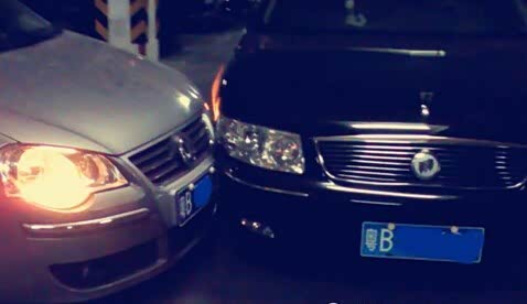 【在停车场出事故该找保安还是找保险_池州中