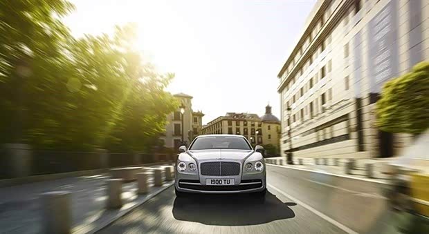 【宾利豪华阵容亮相2014深港澳国际车展_宾利