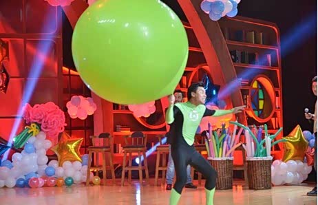 【“气球达人”空降郑州车展福特展台_河南西城天道新闻】-汽车之家