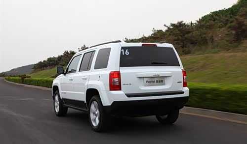 【Jeep自由客向往自由理念 活出棱角人生_港龙