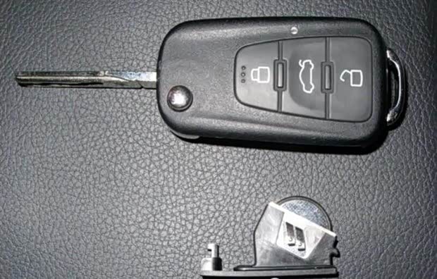 汽车钥匙电池多少钱_汽车钥匙没电了怎么办_汽车遥控钥匙电池型号