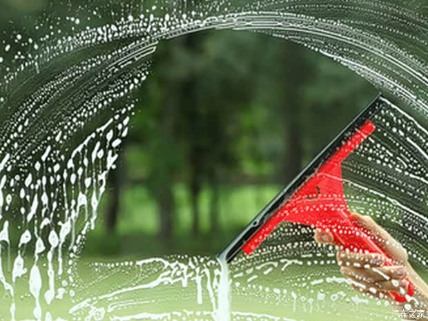 【图】挡风玻璃擦不净 几个妙招来帮您解决