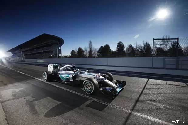 【2015 F1季前试车落幕 奔驰车队整装迎战_日