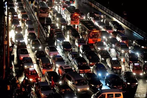 【遭遇周末堵车 如何保全您的爱车_鸿粤嘉泰汽
