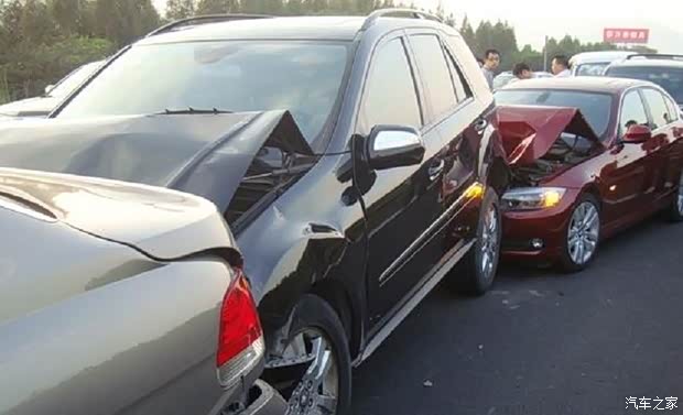 【广乐高速追尾 16车追尾9车燃烧18人受伤_贵