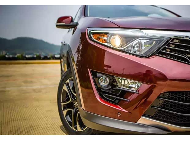 【智领都市豪华SUV 东南DX7 打开车门接受考