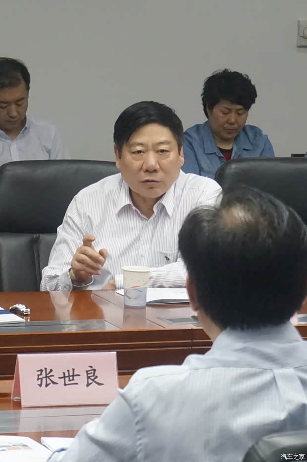 【庞大集团董事长庞庆华参加工信部机关新能源