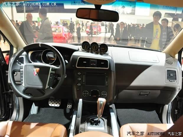 【身材曼妙舞步风潮 记者实拍SUV荣威W5_江