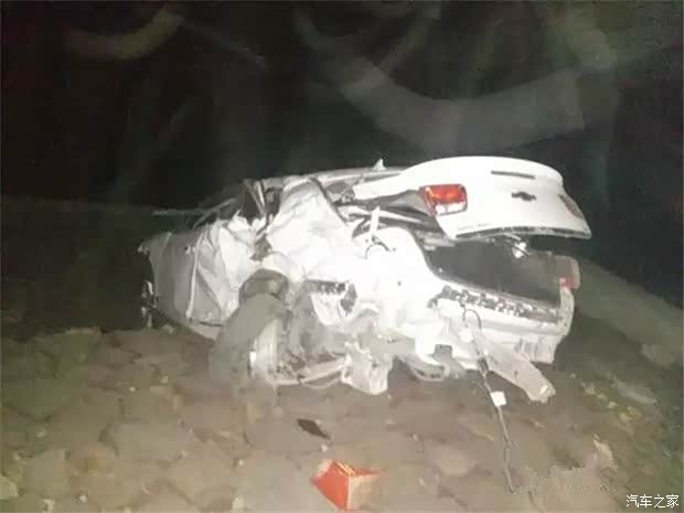 【100码飞出15米悬崖!迈锐宝真不是盖的_雪佛