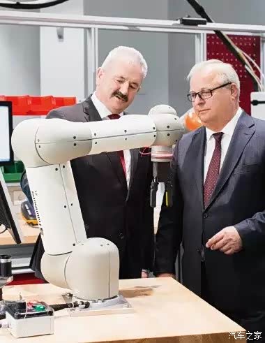 【科技智能工厂展现奥迪智能生产愿景_南通益