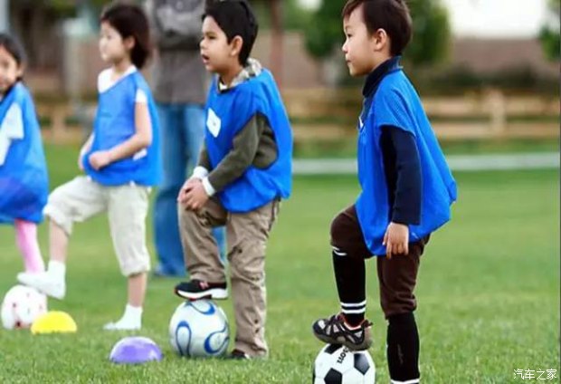 【一汽-大众将在成立青少年足球训练营_和诚洪