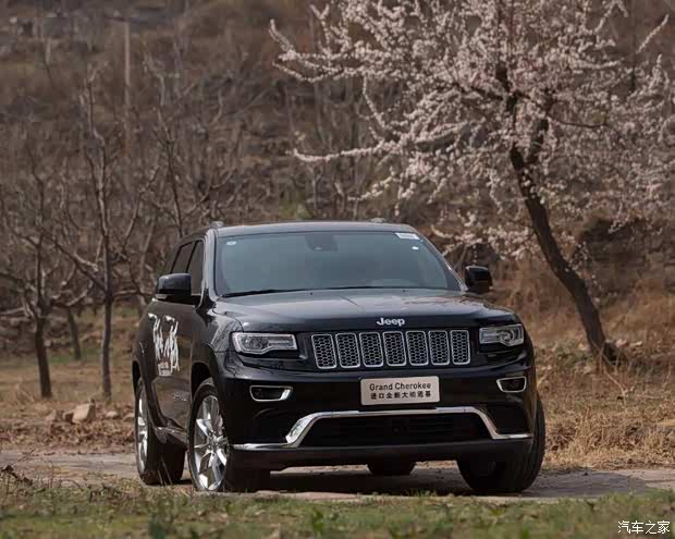 【撕逼大战靠实力 eep大切诺基全路况称霸_汽