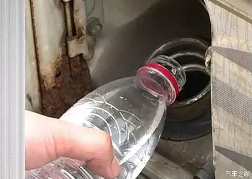 【车没油了加水也一样可以跑 这是真的吗_广西