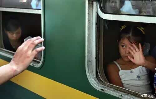 【海鹏义工 关爱小候鸟 这里的暑假不孤单_江