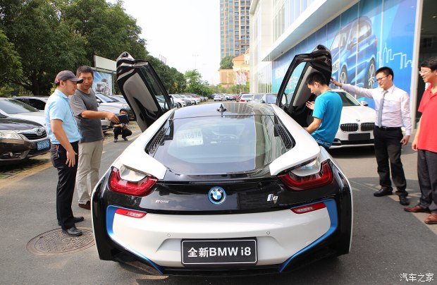 【深圳迎来首台新能源指标上牌的BMW i3_深
