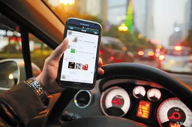 【惊低头看手机的危害有多大你知道吗_常州吉