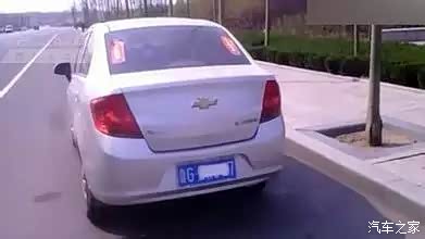 【真吓人 据说女司机都是这样开车的_永城宏发