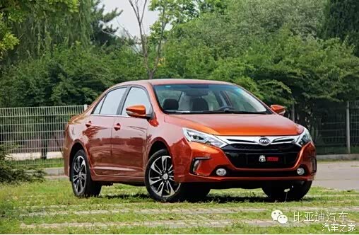 【比亚迪秦 唐挤爆车管所 4S店现抢车潮_汽车