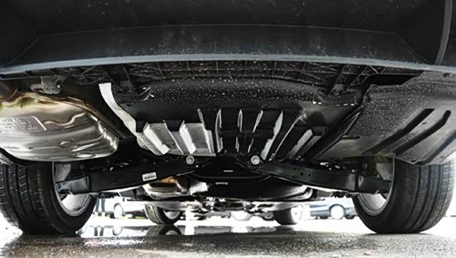 【中级车王大比拼!天籁、迈腾你买谁?_东风南