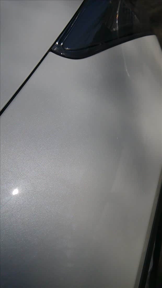 当下流行的珍珠白车漆的保养方法