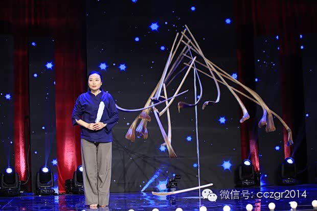 首页 经销商信息 > 正文 海选舞台上,赤脚的钟荣芳往一根树枝上轻轻搭