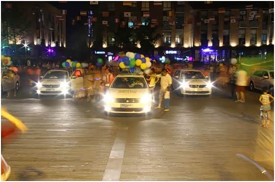 朗行为生活而生快闪派对激情上演